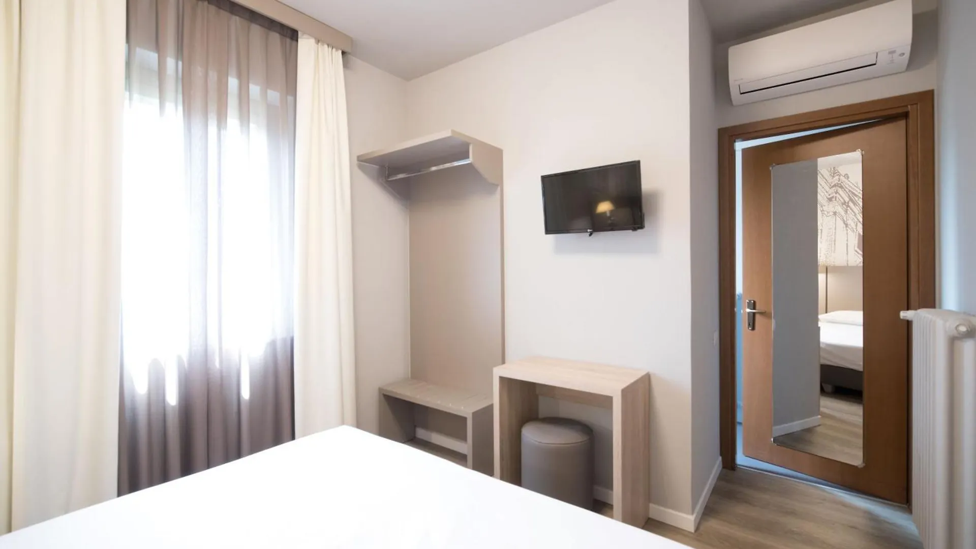 Al Santuario Di Fiorano Charming Hostel Fiorano Modenese